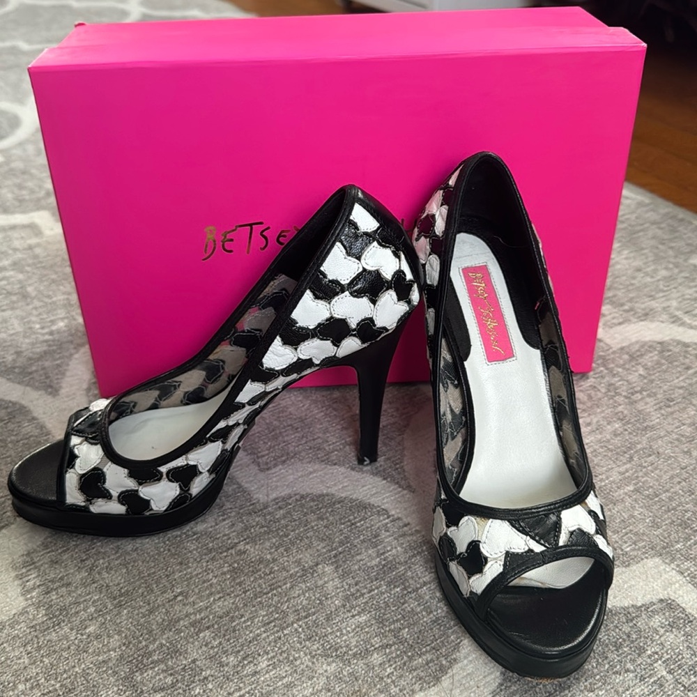 Betsey Johnson Heart Heels 6.5